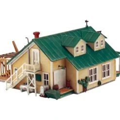 DPM 12900 HO Scale Woodys Country Mart Kit - Your Source for Gaming Essentials