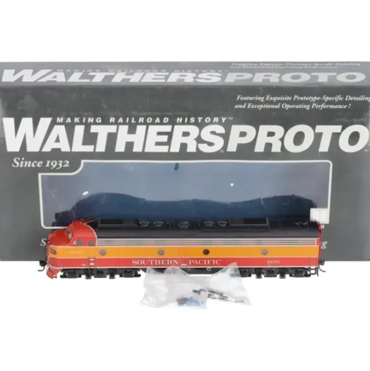 Walthers 920-48752 HO Scale Southern Pacific EMD E9A Diesel Locomotive #6051 LN/Box - Your Source for Gaming Essentials* Trains